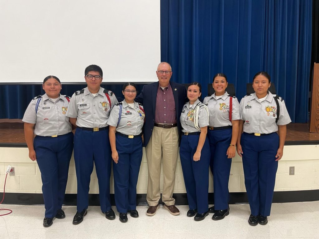 C/SGT Carolina Alonso, C/SGT Jose Salinas, C/CPT Gina Molina, LTG (R) Tucker, C/SGM Catherine Debeer, C/SGT Diana Gonzalez-Soler, and C/SGT Deysie Hernandez