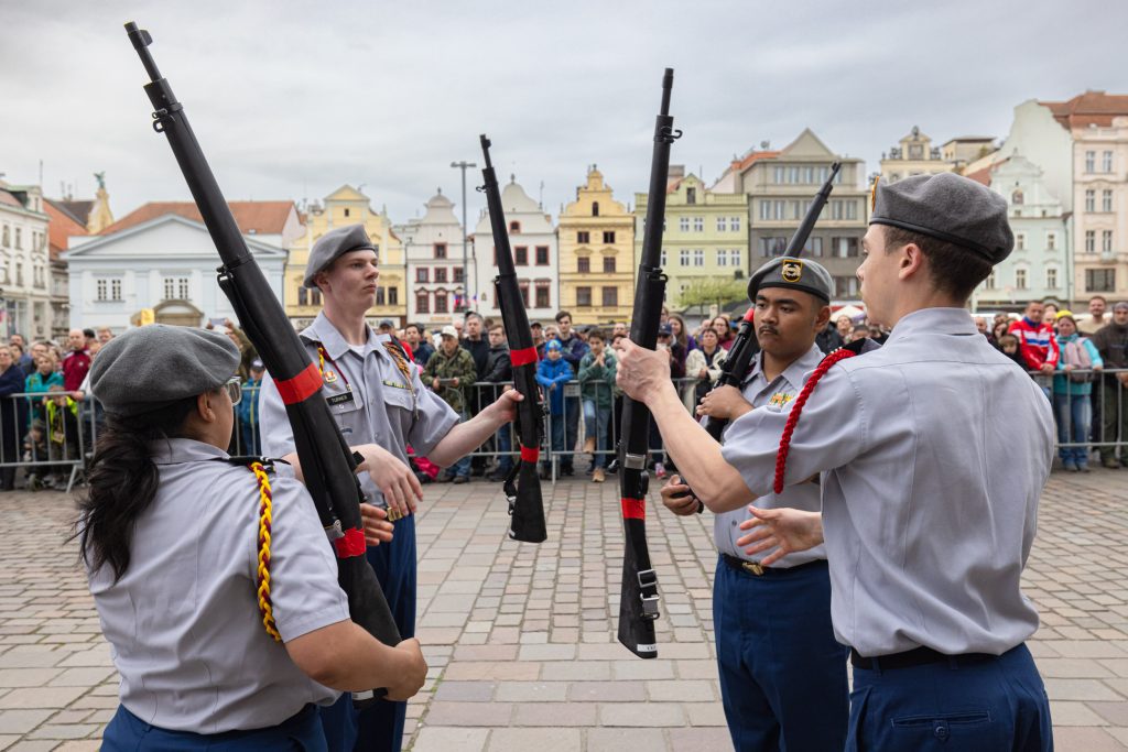 Names: Vilseck High School 18th JROTC Cadets
Caption: Vilseck JROTC Cadets perform drill routine at Liberation Festival 2024
Credit: City of Pilsen