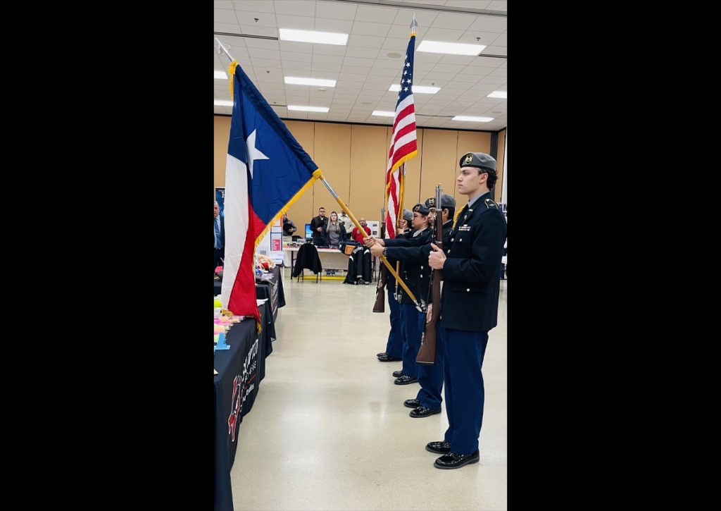 JROTC-News-Featured-CARRIZO-SPRINGS-HIGH-SCHOOL-RECRUITS-AT-COMMUNITY-CAREER-FAIR-1.jpg