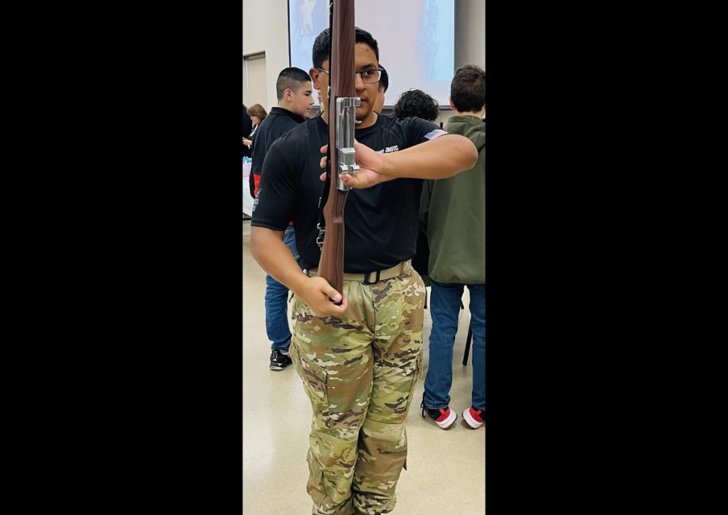 JROTC-News-Featured-CARRIZO-SPRINGS-HIGH-SCHOOL-RECRUITS-AT-COMMUNITY-CAREER-FAIR-4.jpg
