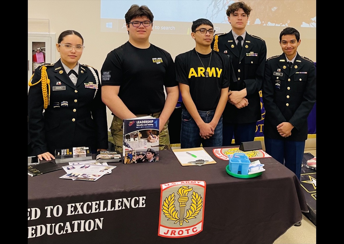 JROTC-News-Featured-CARRIZO-SPRINGS-HIGH-SCHOOL-RECRUITS-AT-COMMUNITY-CAREER-FAIR-5.jpg