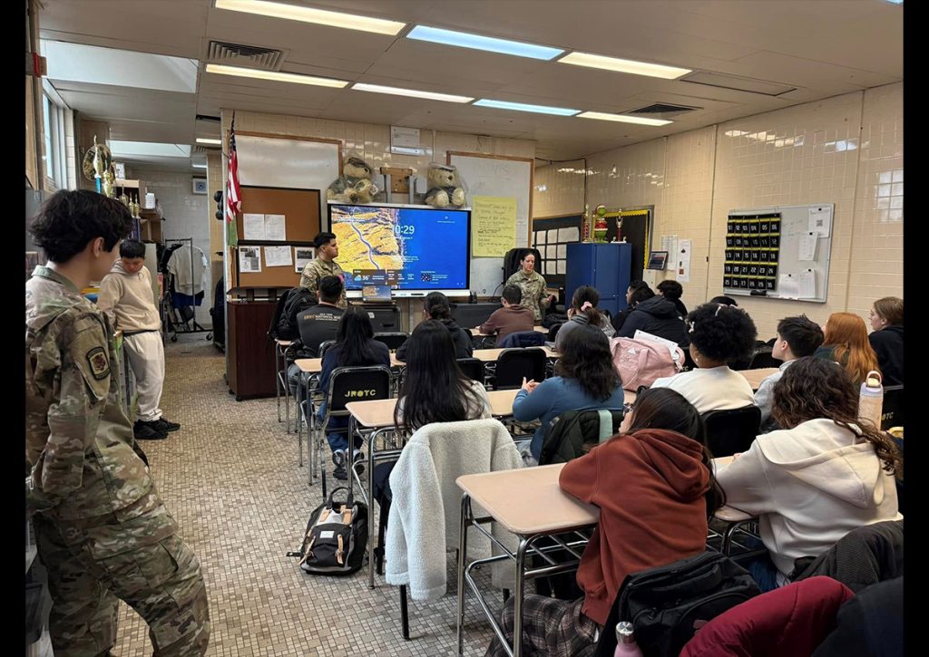 Fort Hamilton Army Garrison Commander Visits the Tiger Battalion