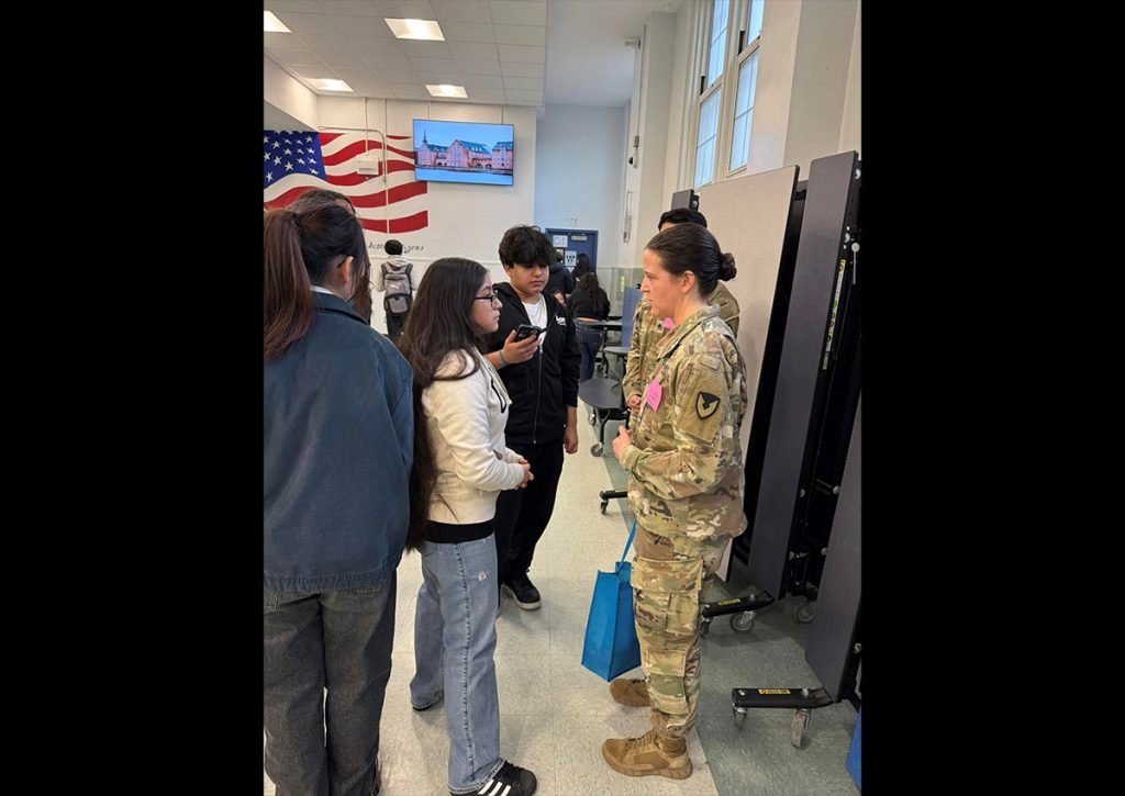 Fort Hamilton Army Garrison Commander Visits the Tiger Battalion